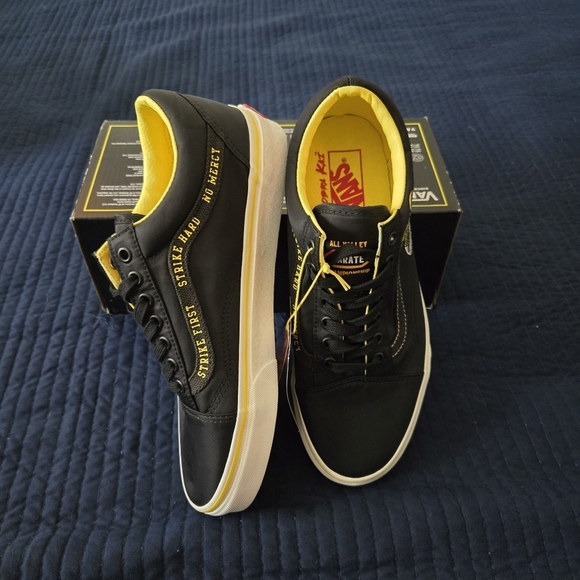 Vans Old Skool Cobra Kai Strike First Men Yellow Black White Rare 042024 - Picture 7 of 10